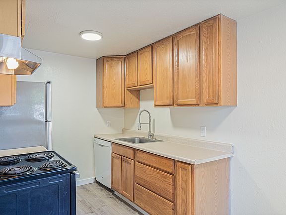 3rd image of 9212 Kenwood Dr SW #4