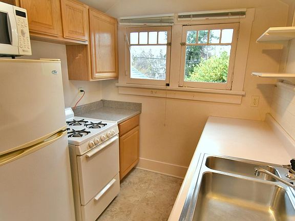 5th image of 5054 7th Ave NE #B