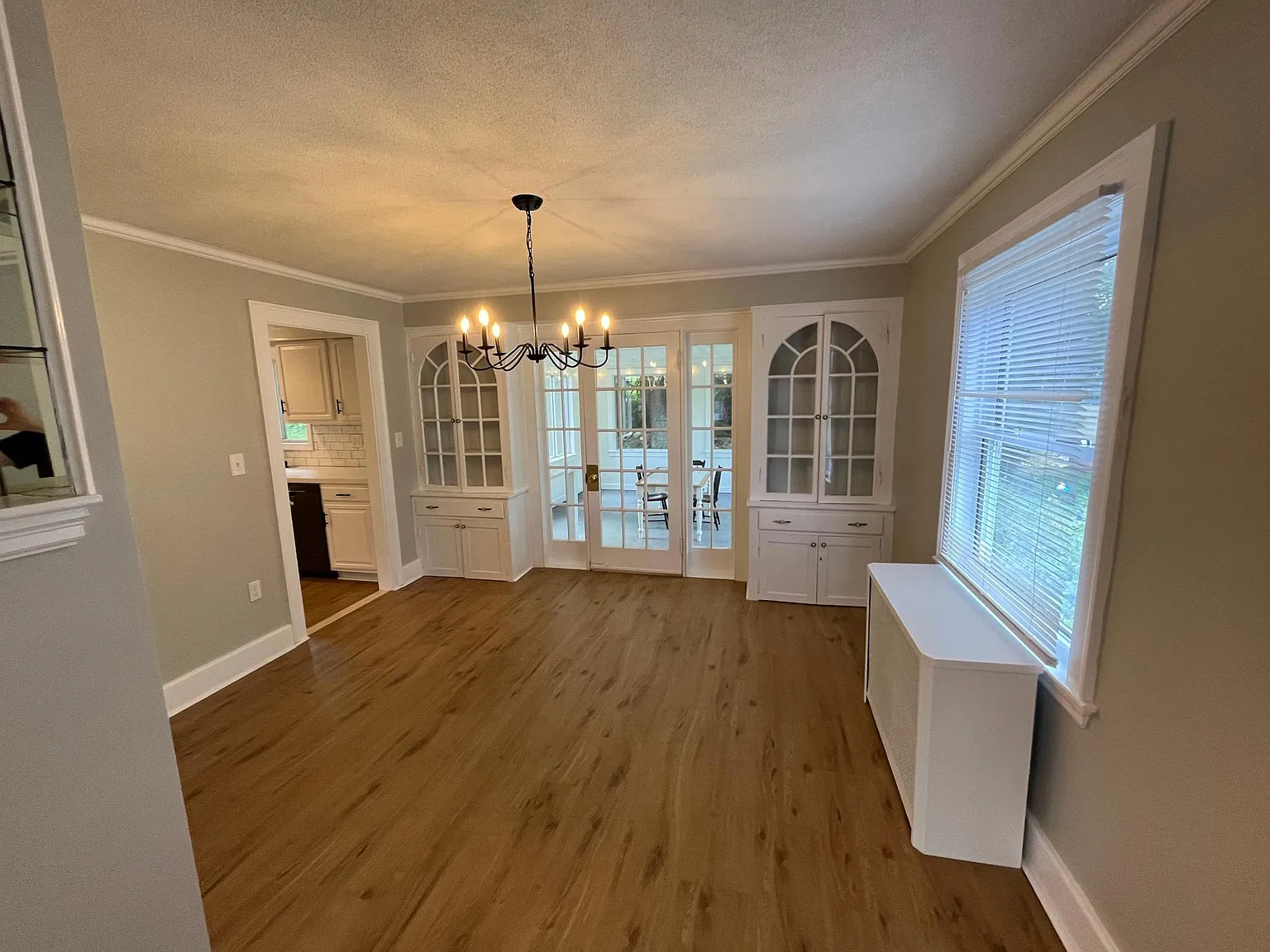 4 bed, 2160 sqft, $4,995 — Photo 2