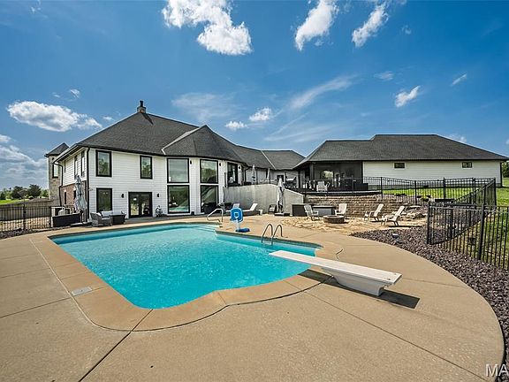 5th image of 213 Appleton Ln
