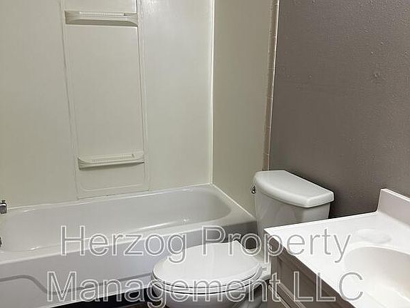 3rd image of 424 1st Ave NW #14
