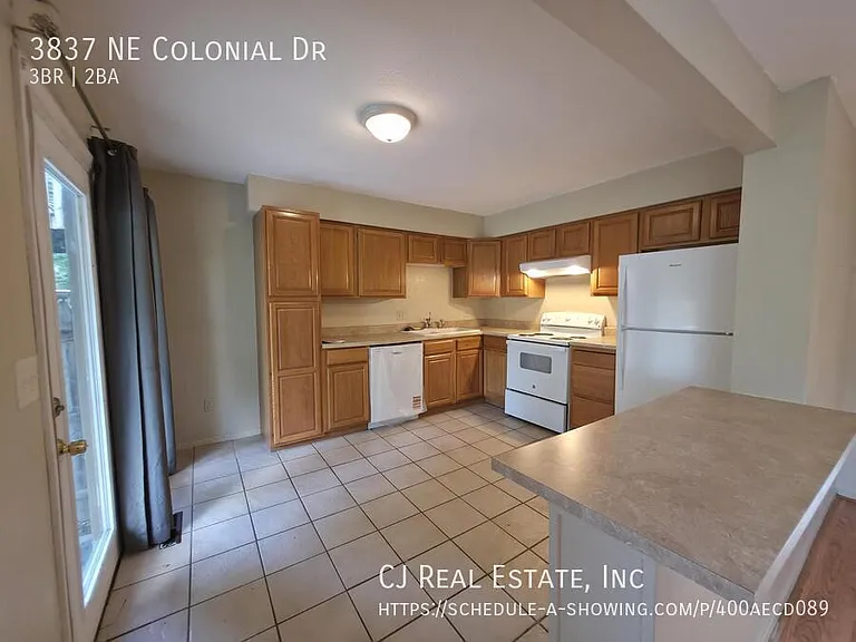 3837 NE Colonial Dr — Photo 5