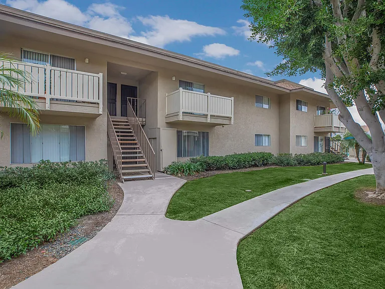 The Monrovia Apartment Homes — Photo 9