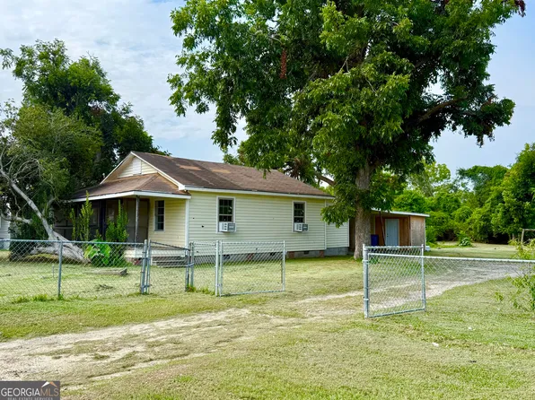 31 Currie St, Hazlehurst, GA 31539