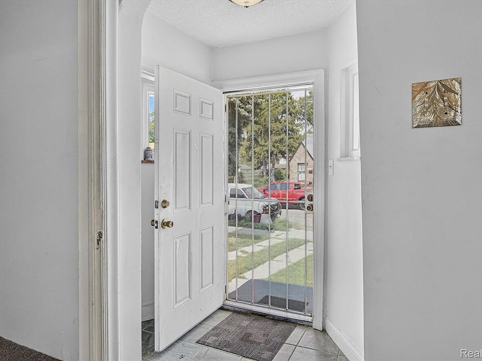 11641 Glastonbury Ave, photo 7