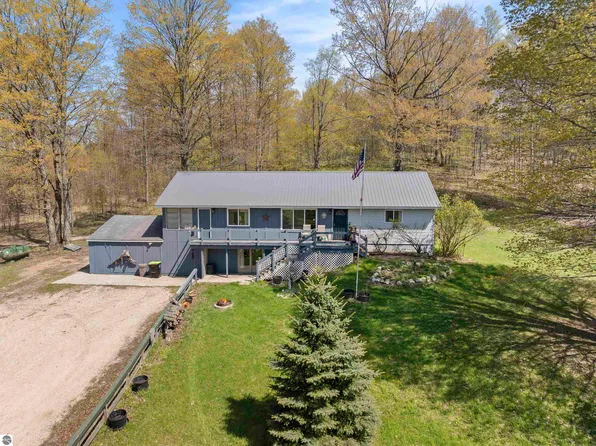 14481 Viaduct Rd, Copemish, MI 49625