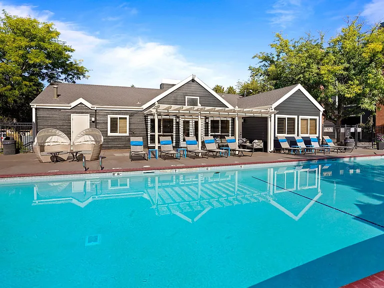 Royal Ridge — Photo 19