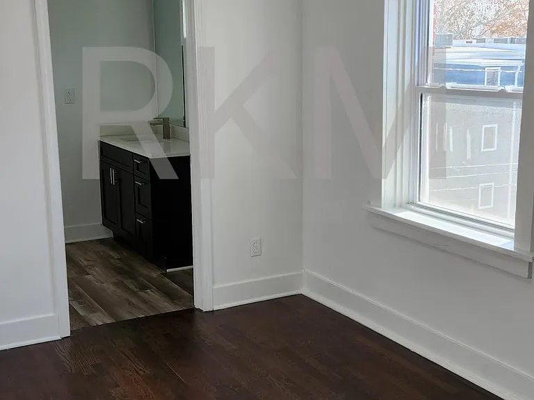 4011 Harrison St — Photo 5