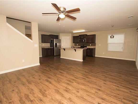 3rd image of 6637 Berrydale Dr