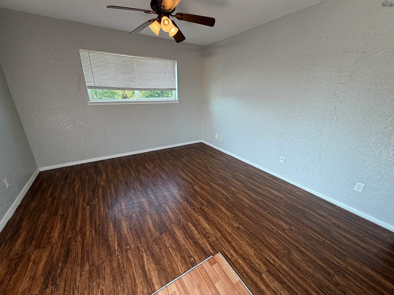 2 bed, 1.0 bath, 577 sqft, $800 — Photo 3