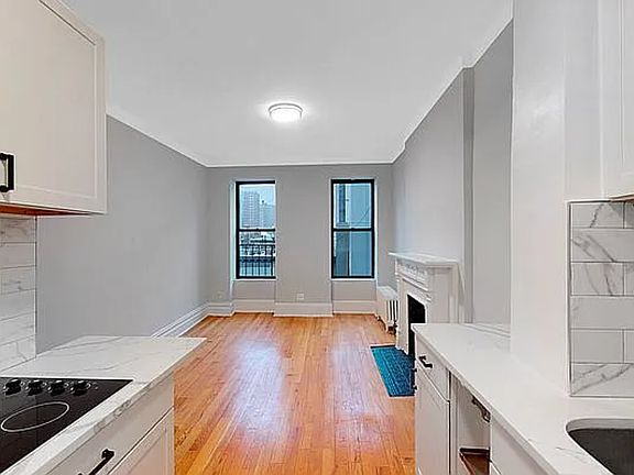3rd image of 264 W 22nd St #19