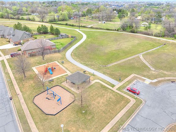 4th image of 11702 S Gum Ave