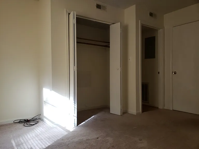 130 Kingsbury Dr — Photo 12