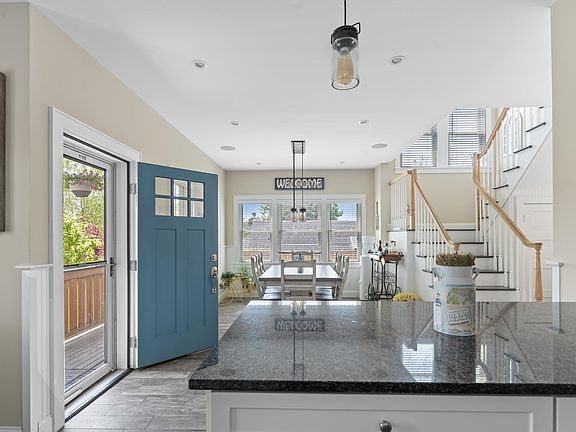 3rd image of 823 Evergreen Walk