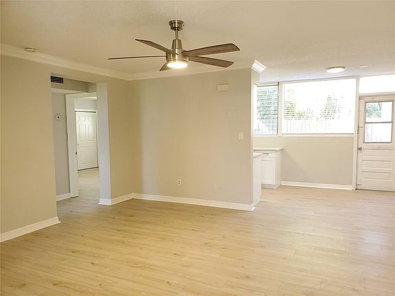 3rd image of 3075 Los Altos Dr #A