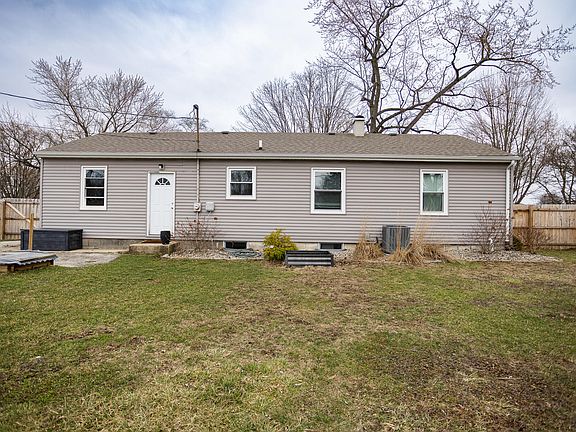 4th image of 903 S Main St