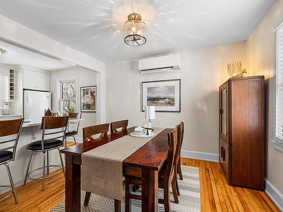 3rd image of 152 Mount Edward Rd