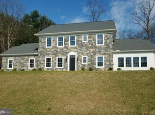 130 Woodbriar Dr, Chambersburg, PA