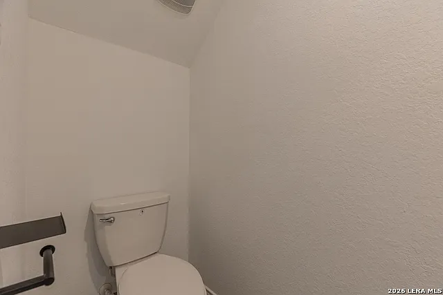 4 bed, 2.0 bath, 1947 sqft, $1,600 — Photo 4