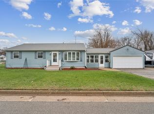 301 Marion St, Hiawatha, IA 52233