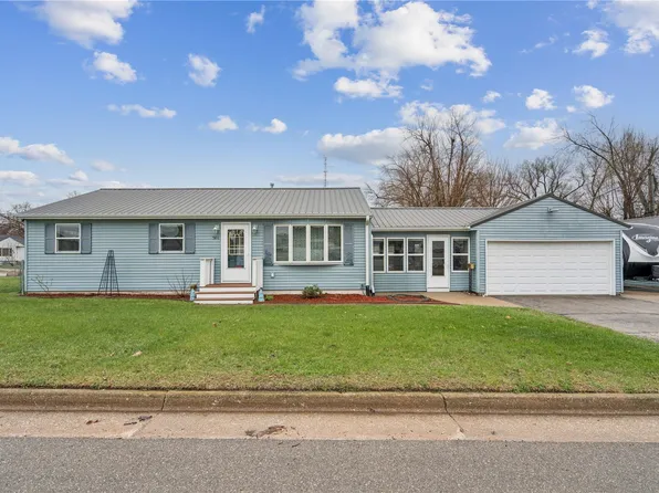 301 Marion St, Hiawatha, IA 52233