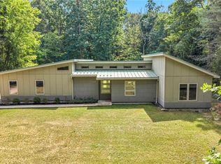 8365 Whitewood Rd, Brecksville, OH 44141