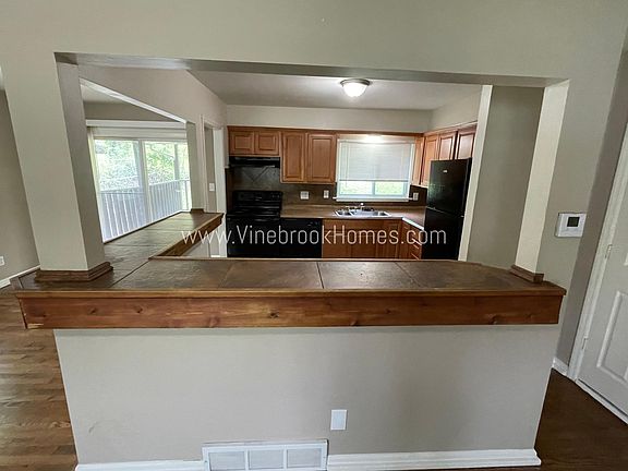 5th image of 9802 Belmont Ave