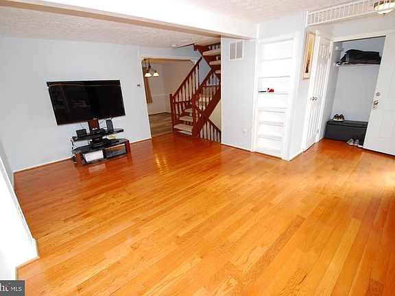 4th image of 9943 Valley Park Dr