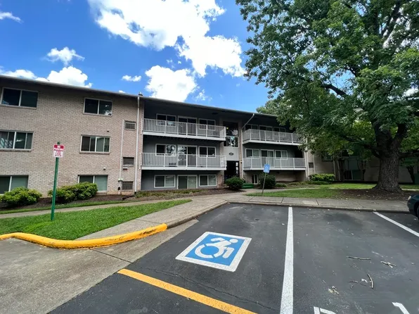 808 Brook Hill Rd, Richmond, VA 23227