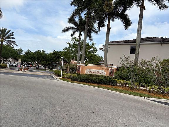 2nd image of 2281 NE 42nd Ave