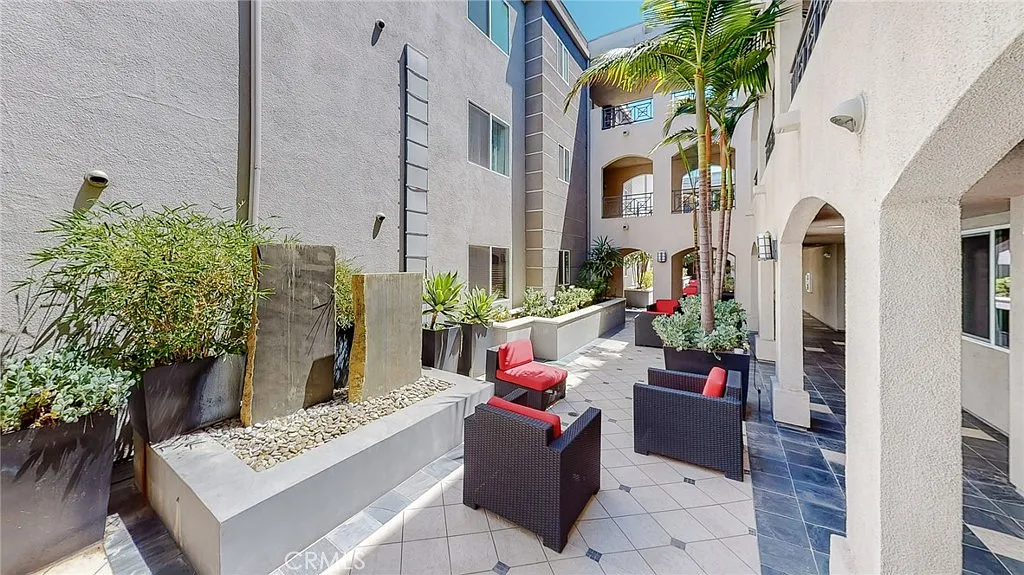 2 bed, 1370 sqft, $3,950 — Photo 4