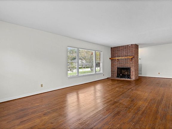 3rd image of 282 Jackson Blvd