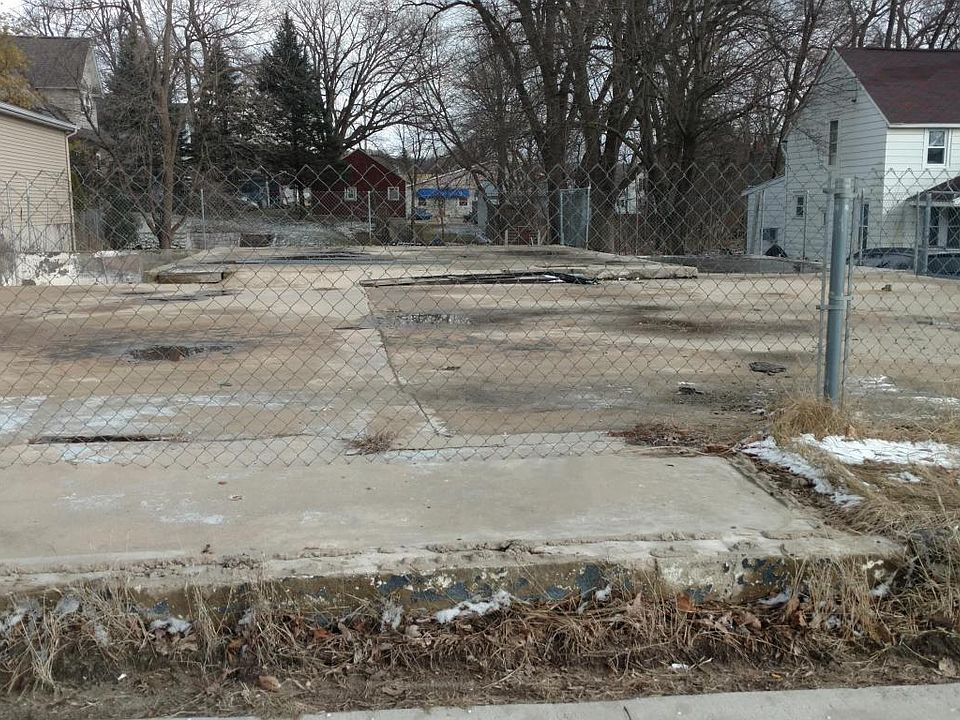 2nd image of 321 N Michigan Ave