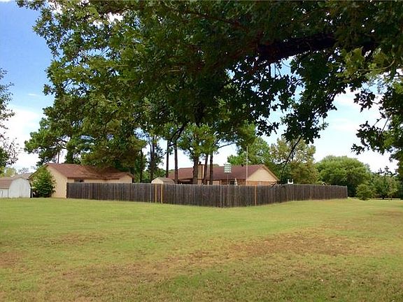 3rd image of 117 Wood Oak Dr