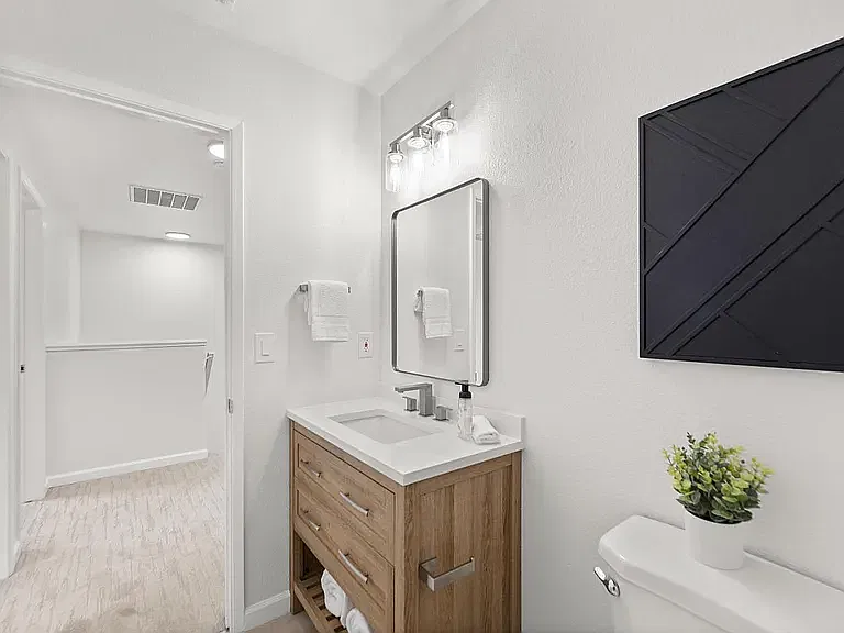 3 bed, 1218 sqft, $3,300 — Photo 4