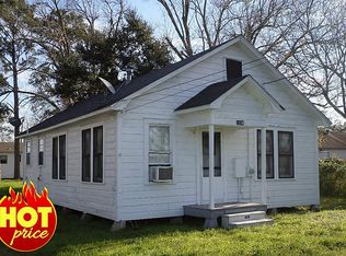 2106 N Mechanic St, El Campo, TX 77437