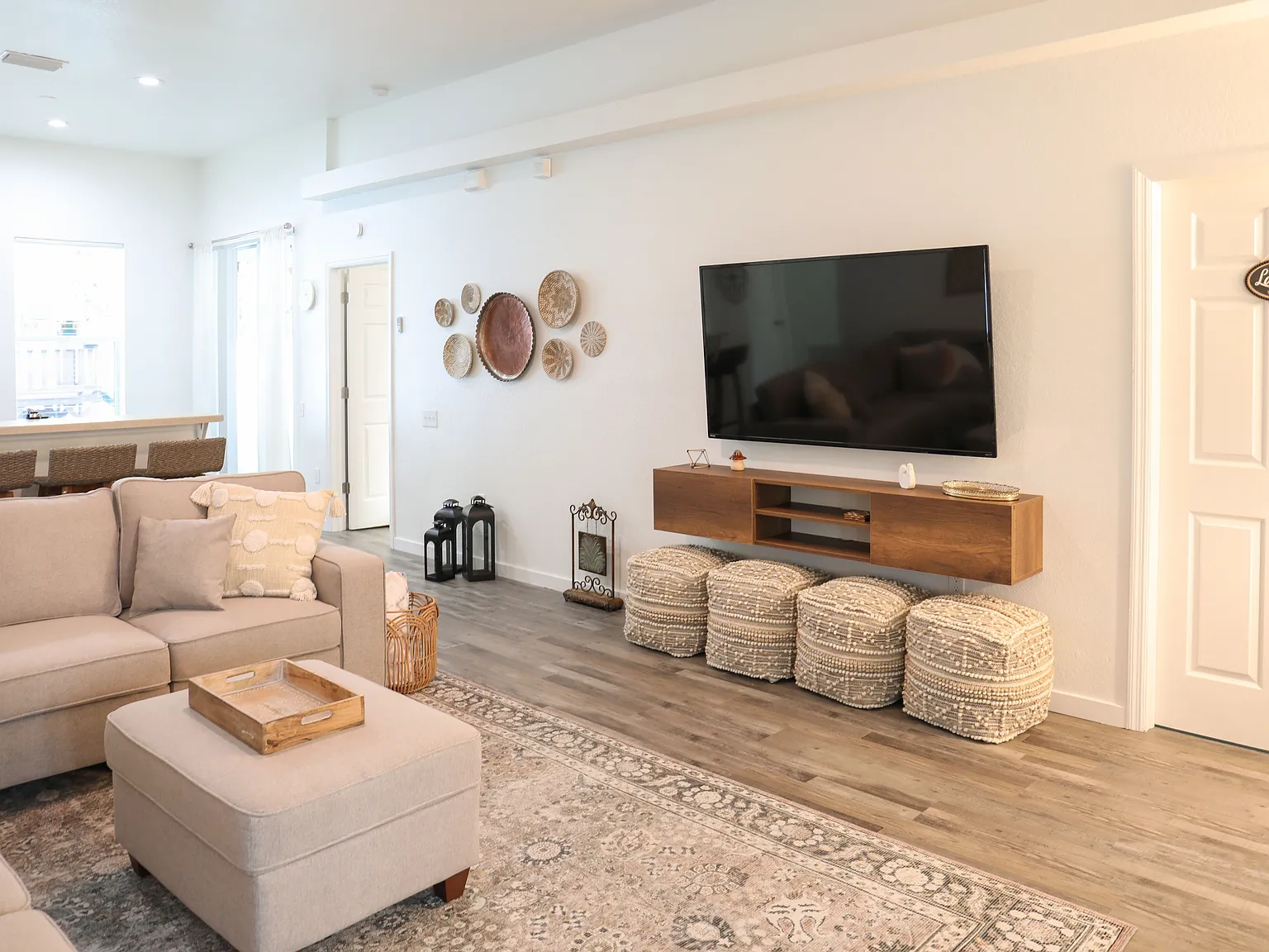 3 bed, 1230 sqft, $2,950 — Photo 3