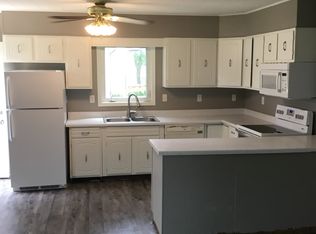 220 2nd St SE, Hillsboro, ND 58045