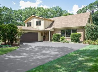 25 Pembroke Rd, Naperville, IL 60540