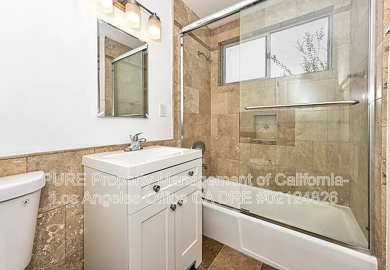 1527 Harvard St #7 — Photo 11