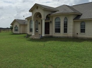 238 S Palo Alto Dr, Floresville, TX 78114