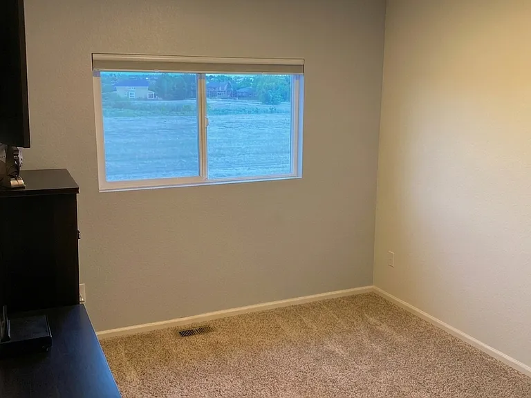 430 Montgomery Dr — Photo 13