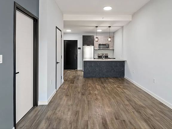 5th image of 2733 E 12th St #6H