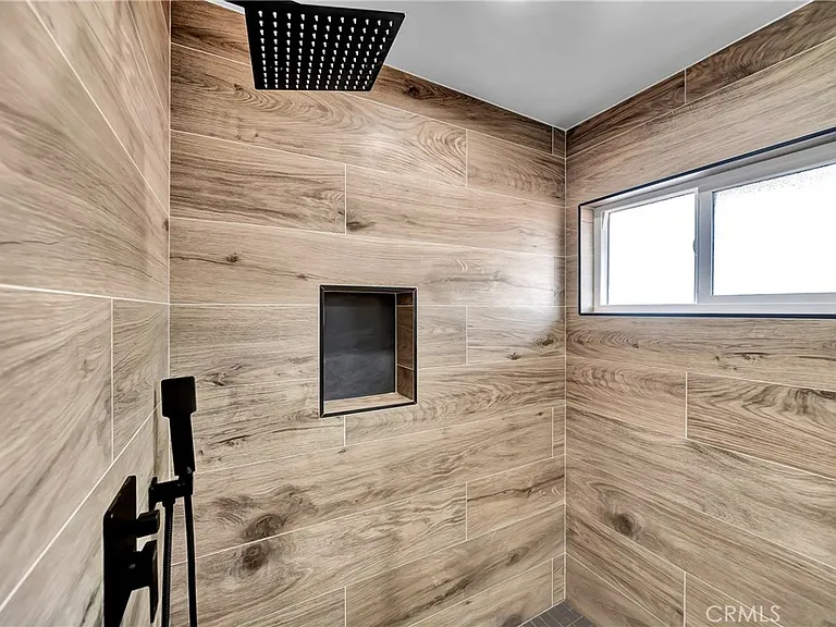24445 Clipstone St — Photo 35