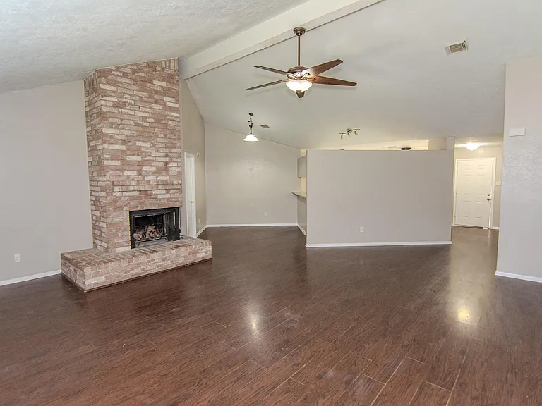 16746 Selder Dr — Photo 3