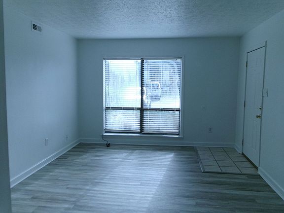 2nd image of 615 Carter Ln APT D2