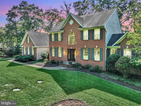 8345 Forest Glen Dr, Pasadena, MD 21122