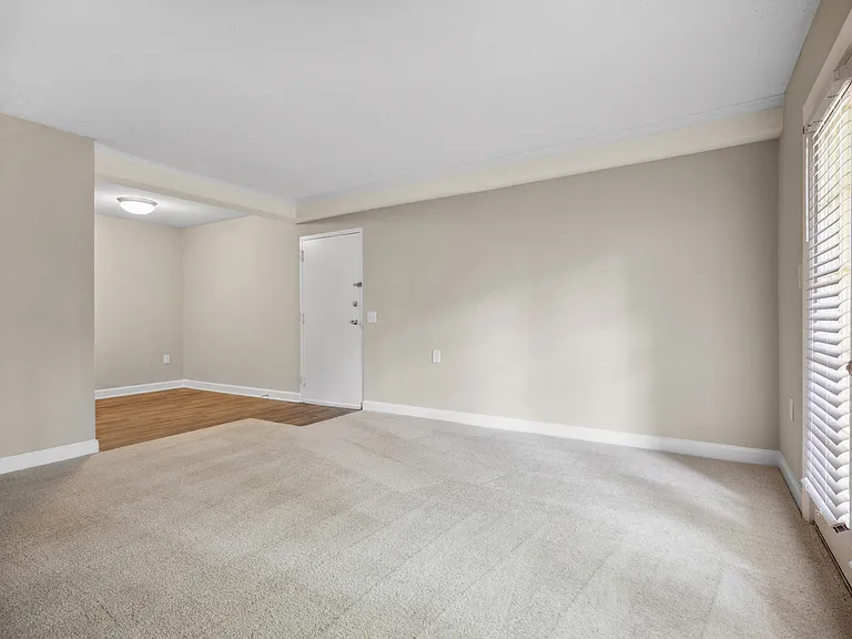 Sumter Square Apartments — Photo 16