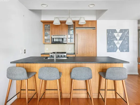 205 East 59th Street image 5 of 17