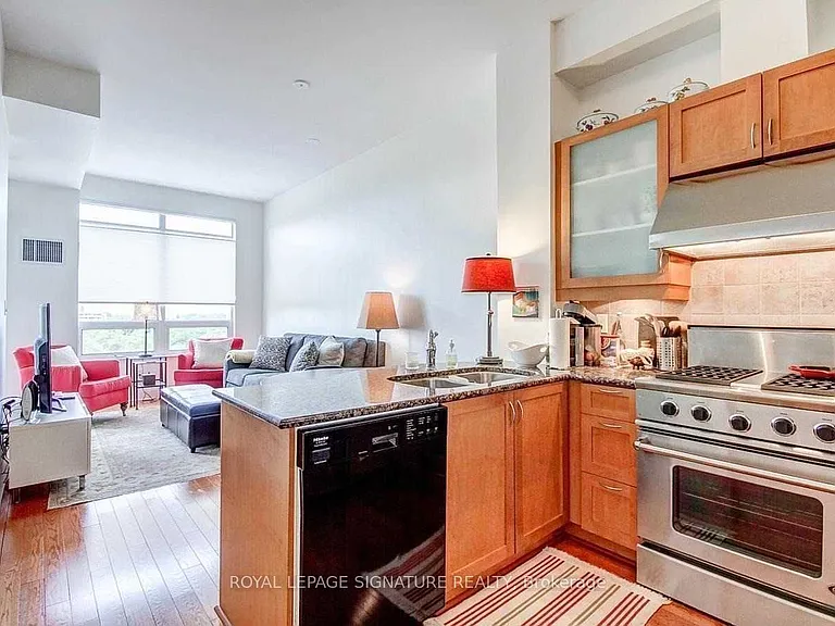 99 Avenue Rd #1005 — Photo 2